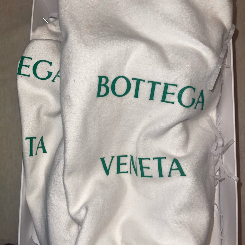 New Bottega Sandle heels color silver